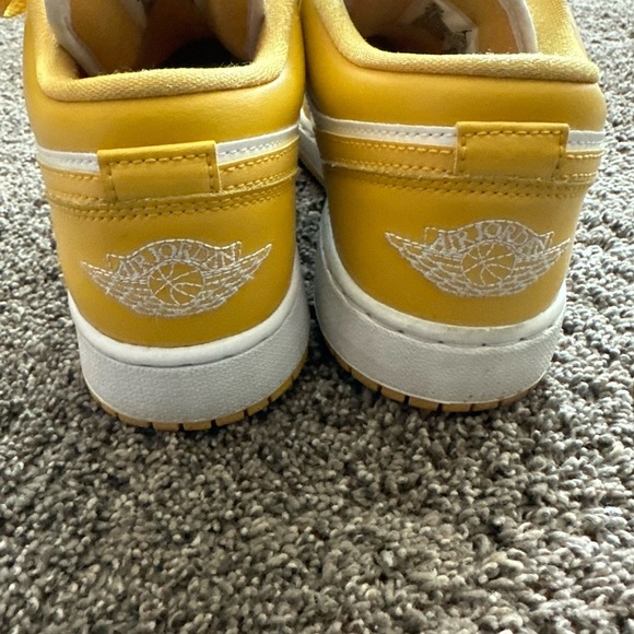 Air Jordan 1 “pollen” youth size 6.5 - Picture 2 of 5